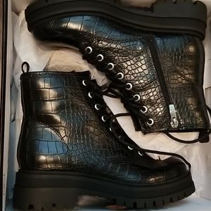 Combat boots READ SIZING